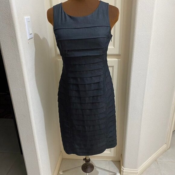 Ellen Tracy Grey Sleeves Pleated Dress Size 4 EUC - Picture 2 of 9